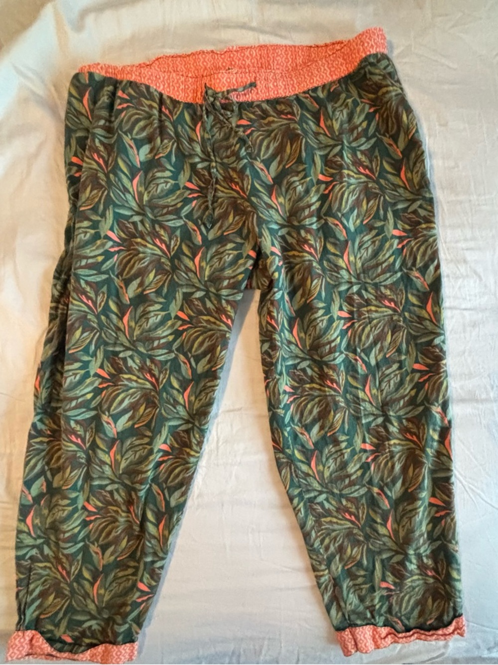 Sundance Coral-Trimmed Green Leaf Print Lounge Pants
